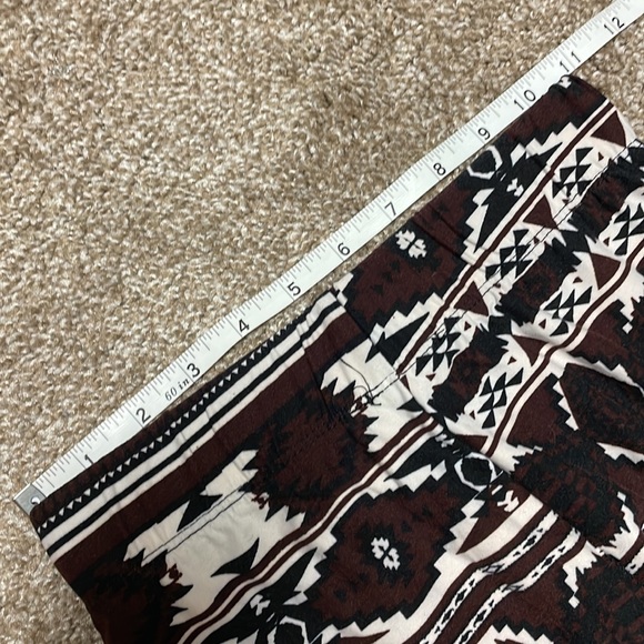 4/$24🦩 Aztec Leggings - Picture 8 of 8